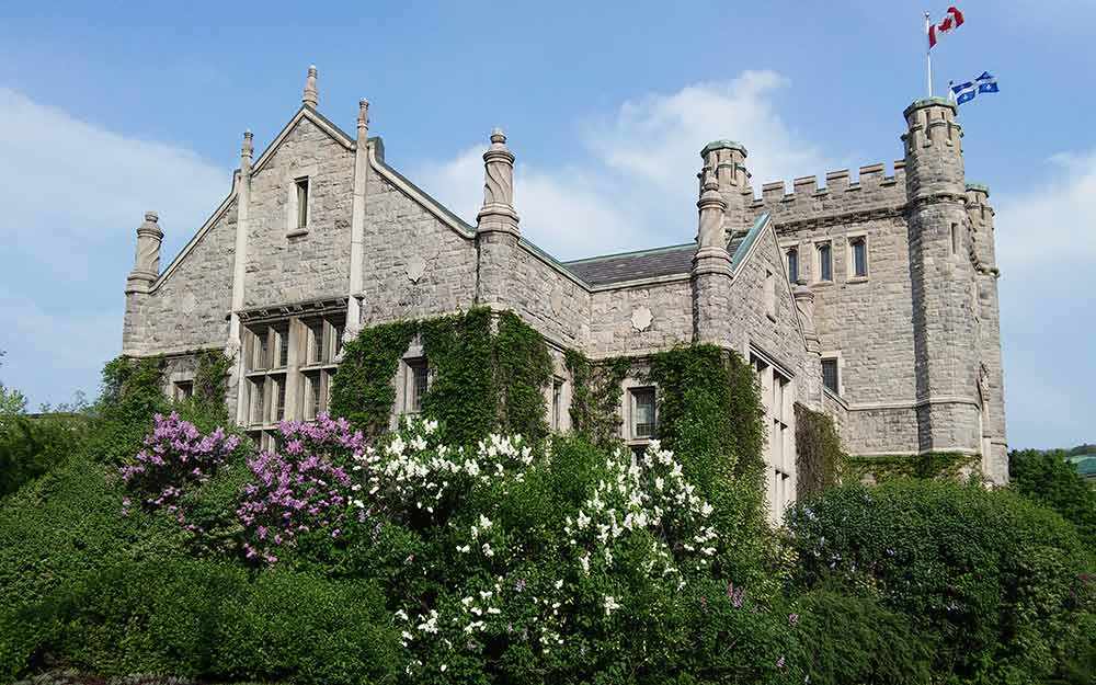Hôtel de ville de Westmount city hall - photo: Andrew Burlone - westmountmag.ca