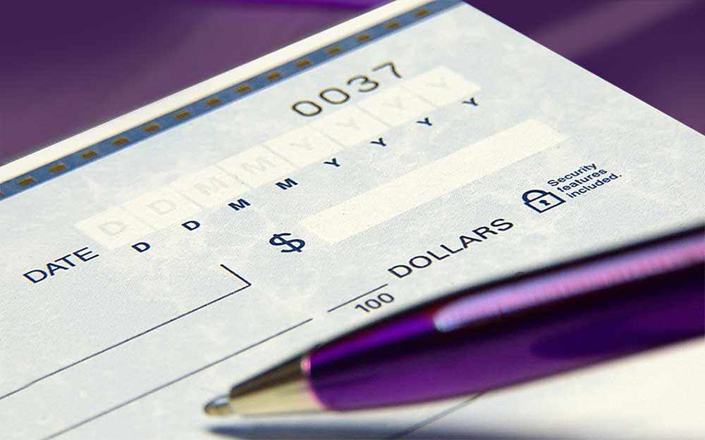 sign-cheque - photo: P Widling - WestmountMag.ca
