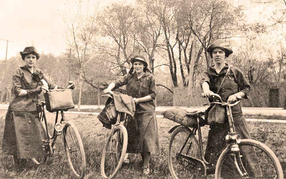 cycling ladies Notman Archives McCord Museum westmountmag.ca