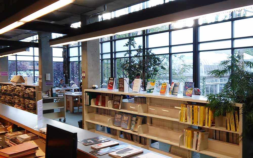 Bibliothèque de Westmount - Westmount Library - photo: Andrew Burlone - WestmountMag.ca