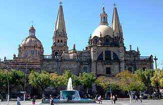 Mexico - cathédrale / cathedral - Crédit photo : Creative Commons - Attribution via StockPholio.com - WestmountMag.ca