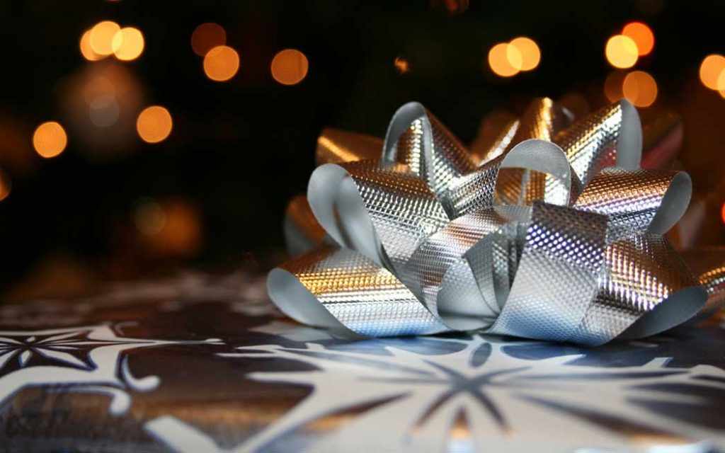 image: Holiday Gift Ideas - Idées Cadeaux des Fêtes - WestmountMag.ca