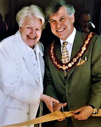 Victoria Hall gallery opening Peter Trent Mae Cutler WestmountMag.ca