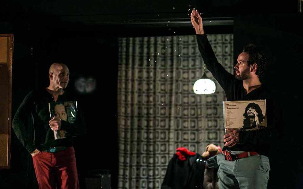 Parfois, la nuit, je ris tout seul