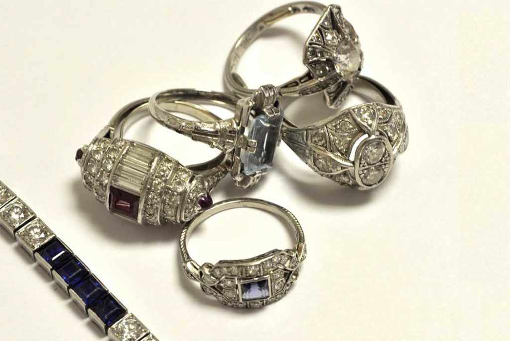 Daisy Exclusive – Art-Deco rings – WestmountMag.ca