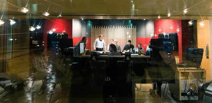 AURA, une expérience lumineuse au cœur de la Basilique Notre-Dame de Montréal • Crédit photo : Moment Factory – WestmountMag.ca