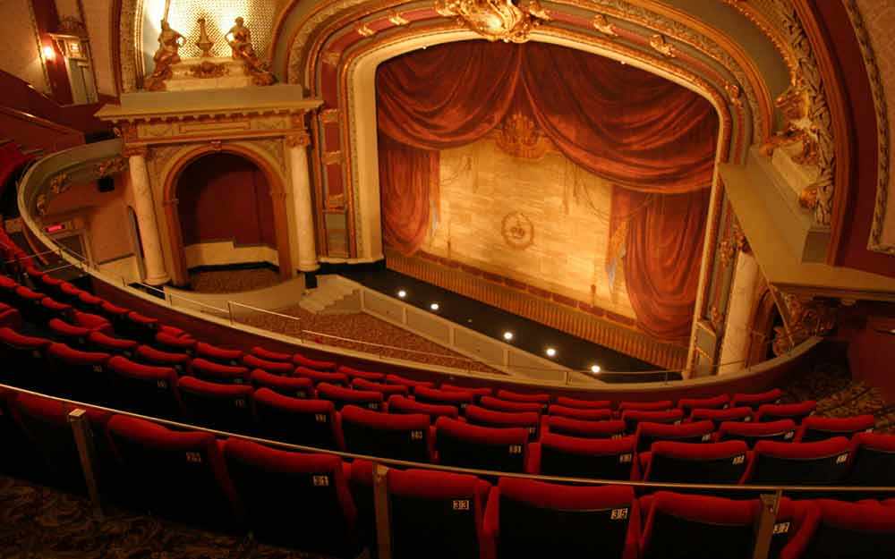 Vue intérieure du cinéma Impérial – WestmountMag.ca