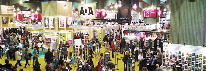 Évènement unique en Amérique du Nord et deuxième plus grande foire du livre francophone au monde, le SLM est de plus en plus un lieu de rencontres privilégiées pour les professionnels et professionnelles, mais aussi les lecteurs internationaux.