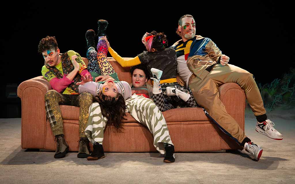 Batailles - Une production de Dynamo Théâtre. Pour les publics de 10 à 14 ans. Du 14 au 25 mai 2025. Infos et billets: https://www.maisontheatre.com/spectacle/batailles/