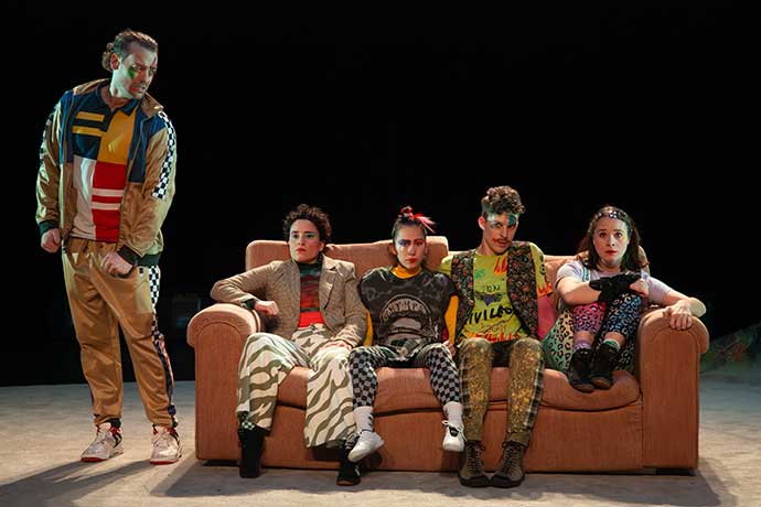 Batailles - Une production de Dynamo Théâtre. Pour les publics de 10 à 14 ans. Du 14 au 25 mai 2025. Infos et billets: https://www.maisontheatre.com/spectacle/batailles/