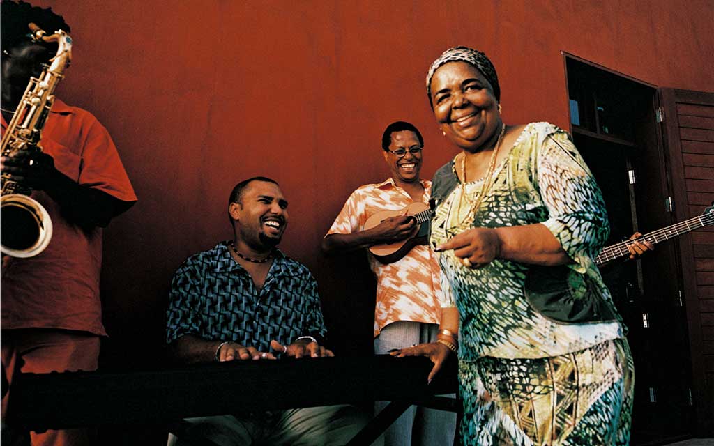 Traquen’Art présente Cesária Évora Orchestra - Hommage à la diva aux pieds nus