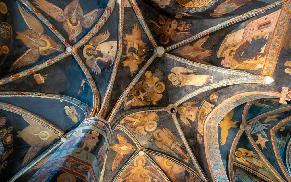 SMAM - La Rose et la Plume - the ceiling of a church with paintings on it