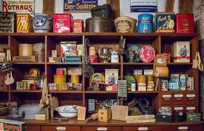 Assorted containers - WestmountMag.ca