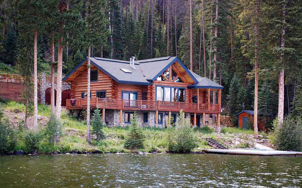 country house lake - Image: Lena – StockPholio.net - WestmountMag.ca