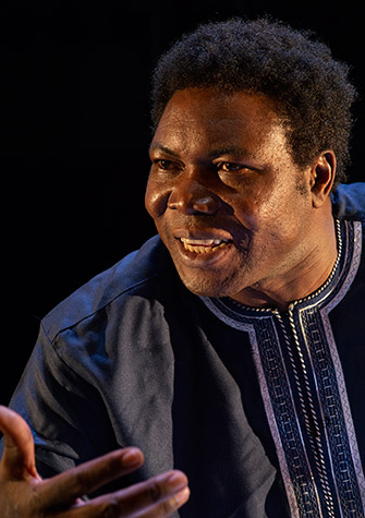 Étienne Minoungou, créateur de la pièce Traces - Discours aux Nations Africaines