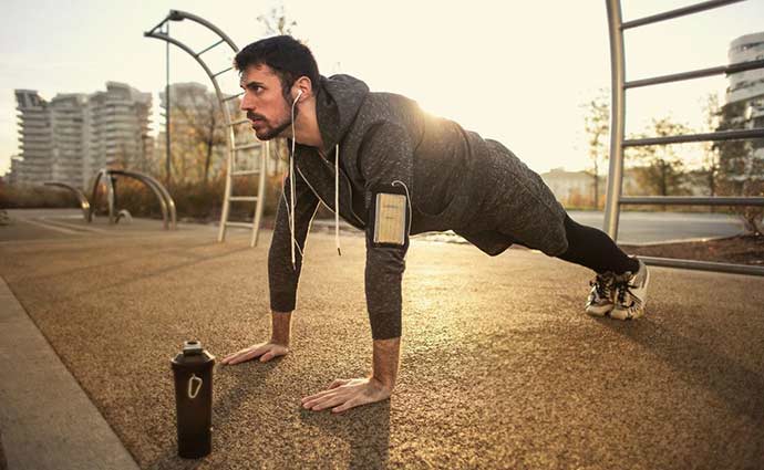 Men doing push-ups - Image: Andrea Piacquadio – Pexels