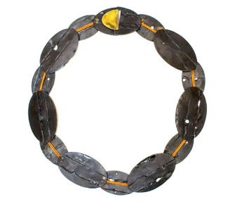 Cathryn Jasterzbski – Galerie Noel Guyomarc’h bijoux et objets contemporains