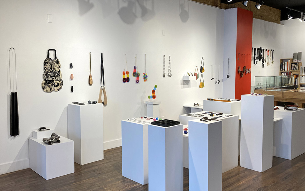 Galerie Noel Guyomarc’h bijoux et objets contemporains