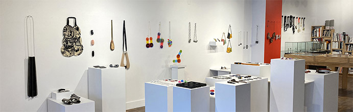 Galerie Noel Guyomarc’h bijoux et objets contemporains