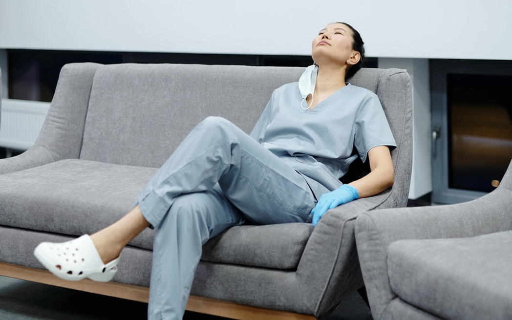 health care worker - travailleuse de la santé