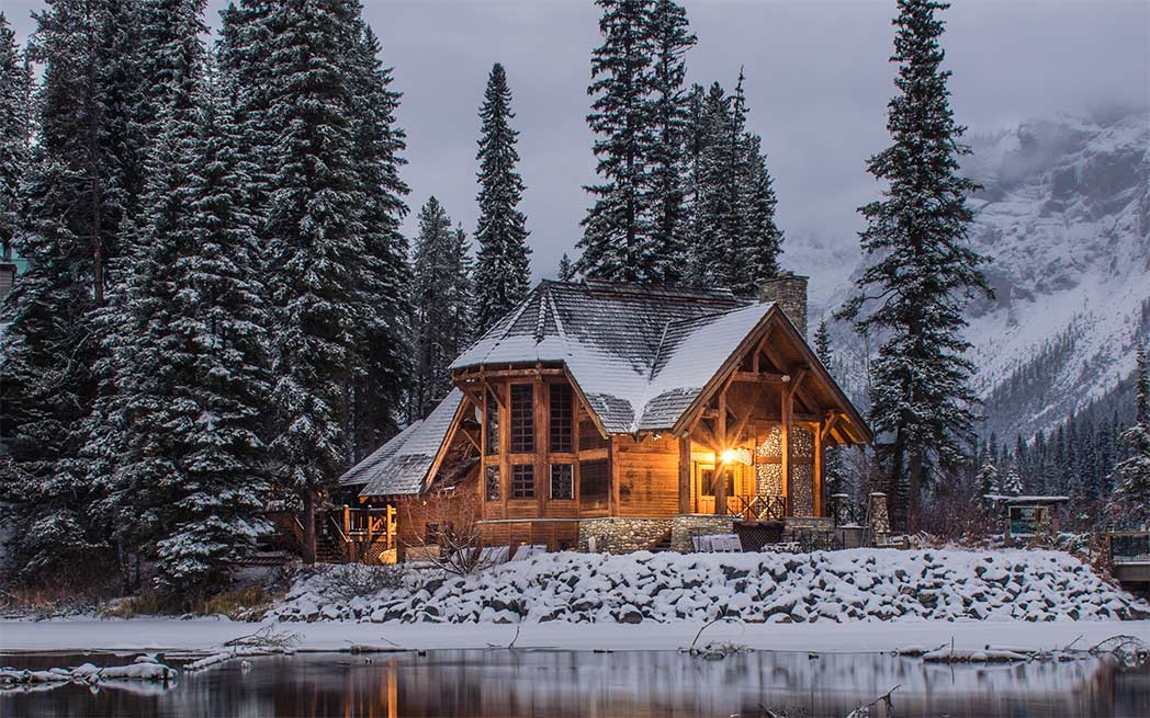 House in winter - photo: Ian Keefe