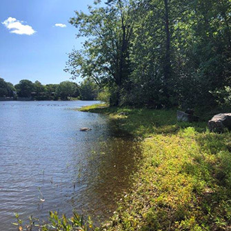 Île Ronde Laval shore