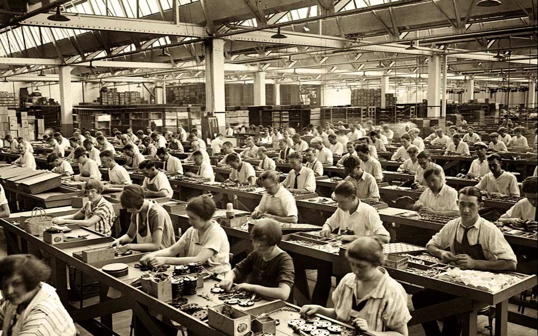 Industrial revolution factory workers - WestmountMag.ca