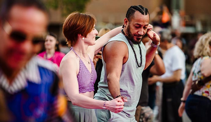 Salsa avec Espace Yamba - Les Jardins Gamelin feront vibrer le Quartier latin 11e saison, du 29 mai au 14 septembre