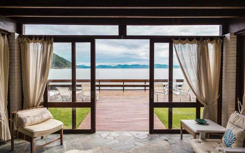 Maison riveraine - Lakeside home – WestmountMag.ca