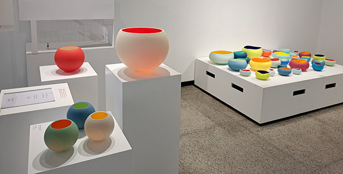 Chromatique, Le goût des couleurs, de l’artiste Maryse Chartrand, à la galerie Arts Sutton jusqu’au 7 juillet 2024 - photo: Andrew Burlone - WestmountMag.ca