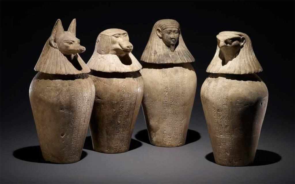 Vases canopes de Djedbastetiuefankh, 30e dynastie, vers 380-343 av. J.-C., EA 22374, 22375, 22376 et 22377. © The Trustees of the British Museum – WestmountMag.ca
