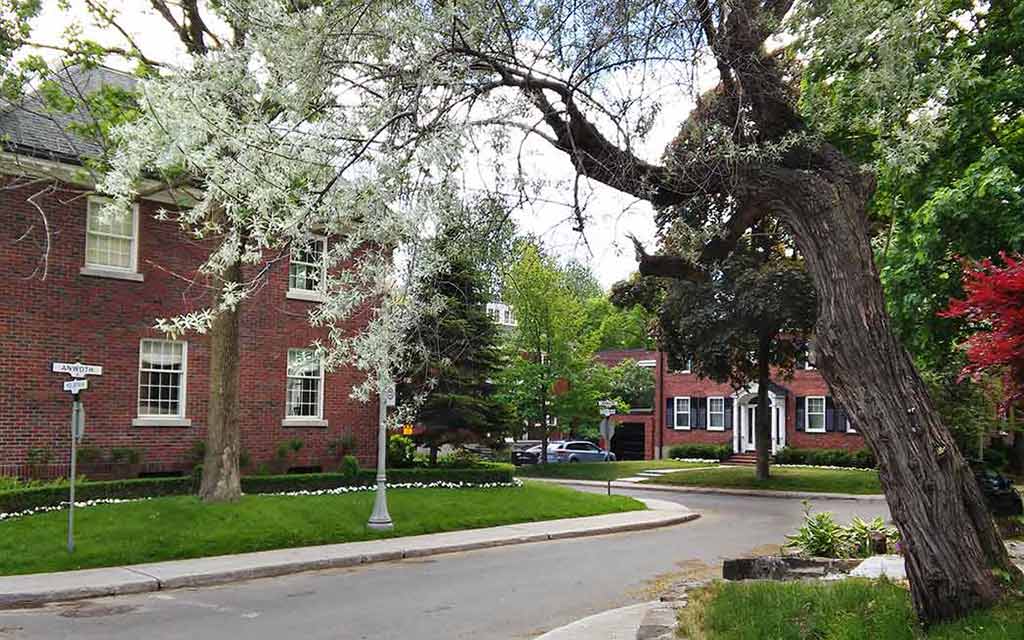 Rue Mountain Street, Westmount QC - photo: Andrew Burlone - WestmountMag.ca