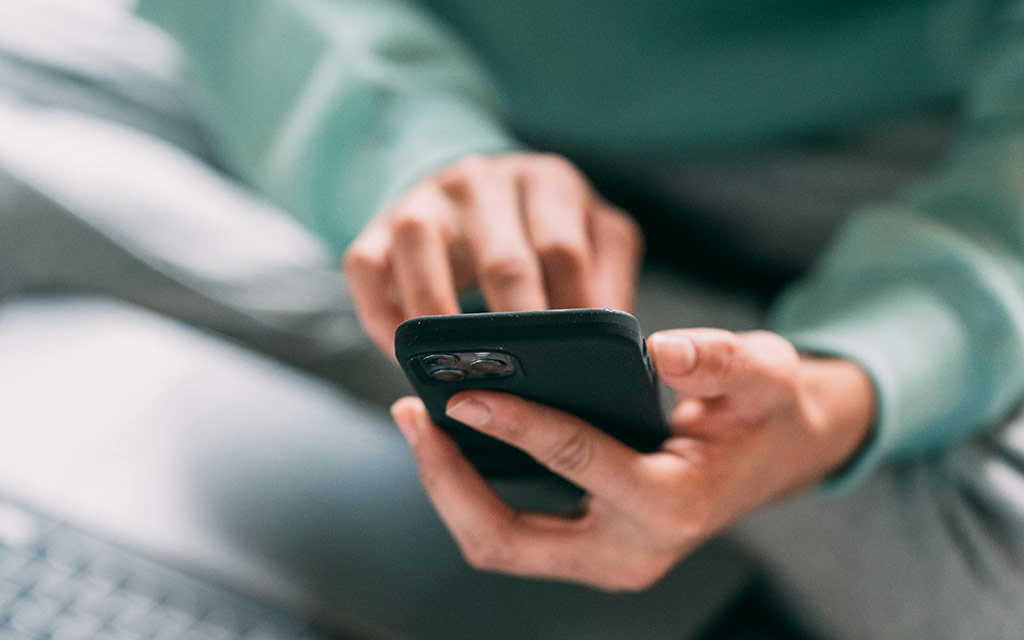 Online dating site - Greta Hoffman - Pexels