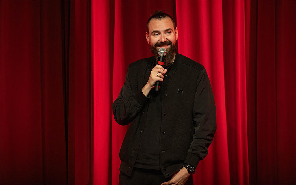 Pantelis termine sa tournée du Québec à Montréal le 28 juin 2025, au Cabaret du Lion d'or, 1676 R Ontario E, Montréal