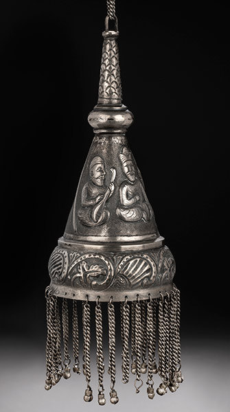 INDE ou PAKISTAN, RÉGION DU PENDJAB, Parasol (« chattri »), 19e s., argent. MBAM, Collection d’art sikh, Narinder Singh et Satinder Kaur Kapany – Sikh Foundation International (É.-U.). Photo MBAM, Christine Guest INDIA, or PAKISTAN, PUNJAB REGION, Parasol ("chattri"), 19th c., silver. MMFA, Sikh Art Collection, Narinder Singh and Satinder Kaur Kapany – Sikh Foundation International (U.S.A.). Photo MMFA, Christine Guest