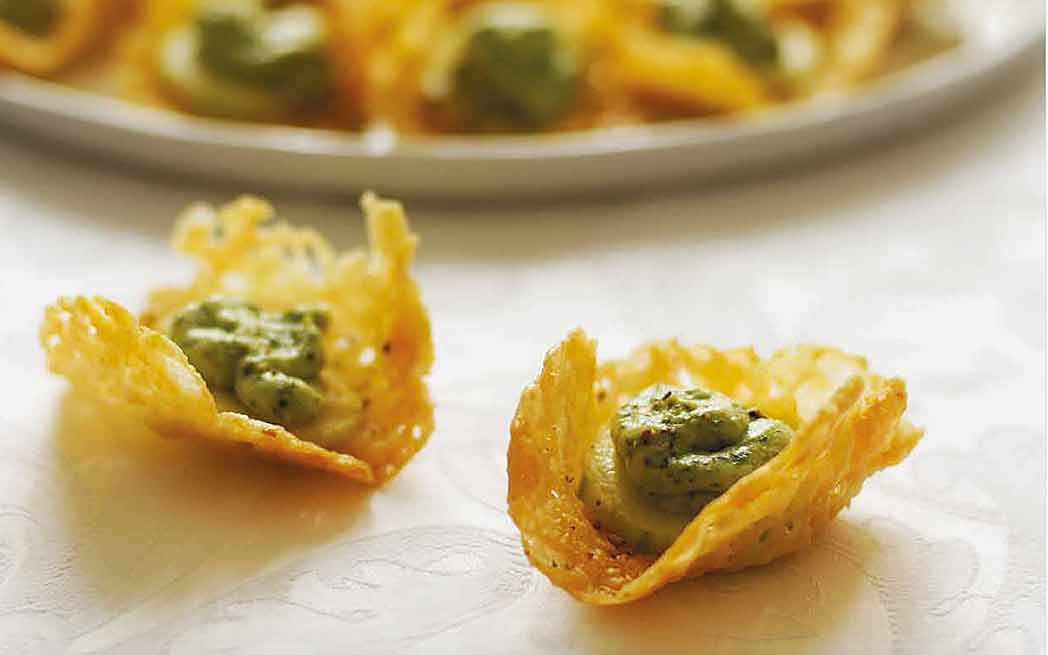 Croustillants au parmesan avec concombre et mousse au ricotta / Love and Spices: Parmesan crisps with cucumber and ricotta mousse – WestmountMag.ca