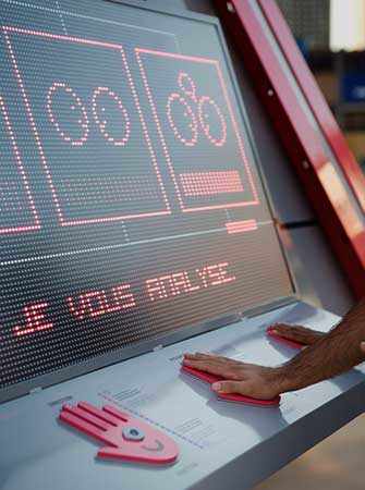 Quartier des spectacles – La machine à bienveillance, d’Ensemble Ensemble – WestmountMag.ca