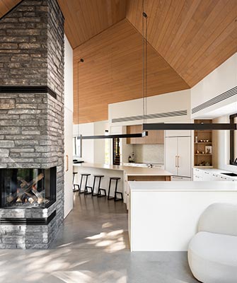 Résidence du Hâle - Wentworth-Nord, Canada - Atelier BOOM-TOWN - Une résidence conçue pour offrir un équilibre parfait entre confort moderne et immersion dans la nature.