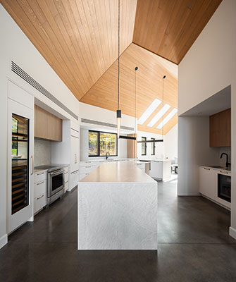 Résidence du Hâle - Wentworth-Nord, Canada - Atelier BOOM-TOWN - Une résidence conçue pour offrir un équilibre parfait entre confort moderne et immersion dans la nature.