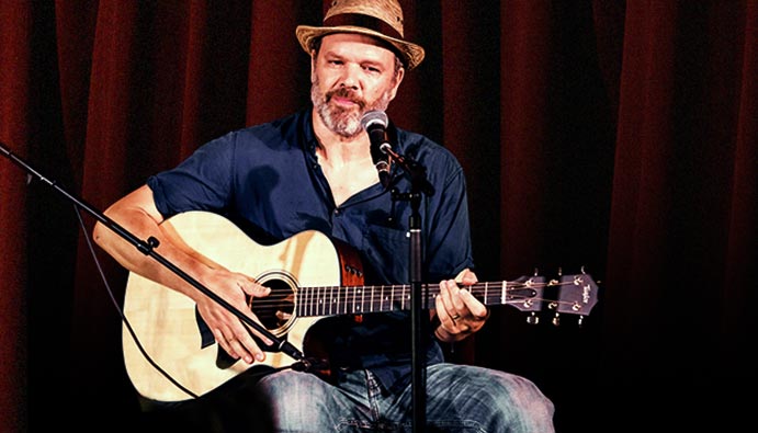 singer songwriter Rob Lutes