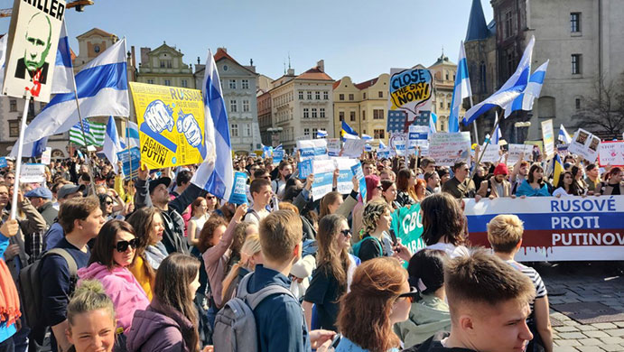 Russians protesting war on Ukraine