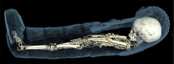 Visualization showing the skeleton of a young child, Roman period / MBAM - MMFA – WestmountMag.ca