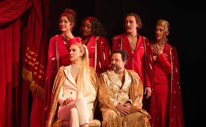 Un songe d’une nuit d’été québécois et jubilatoire : Une réussite qui ravirait sûrement Shakespeare lui-même., par Sophie Jama