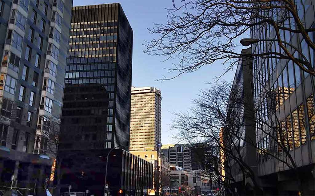 Rue Ste-Catherine Street, Westmount QC - photo: Andrew Burlone - WestmountMag.ca