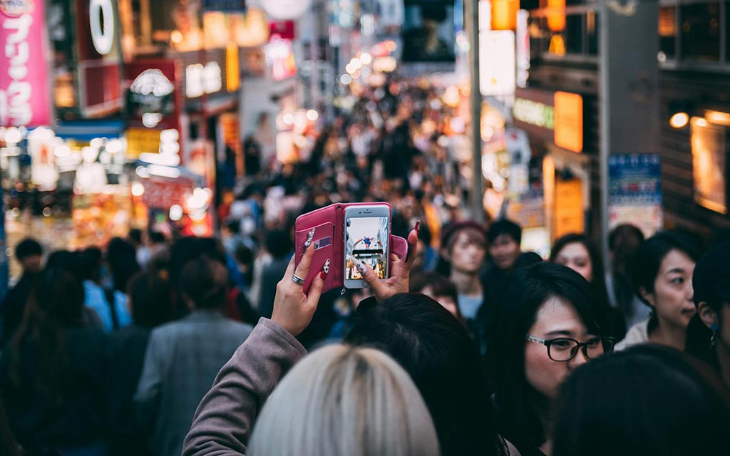 Tourists - image: DSD, Pexels