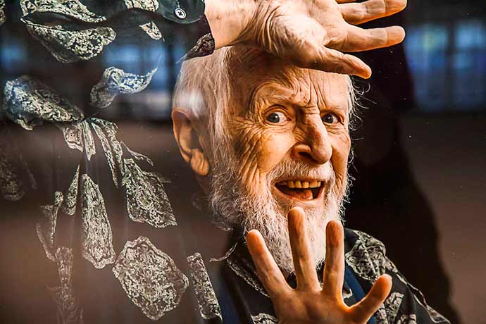 Exposition World Press 2024 - Marcel Sabourin pris sur le vif à la Cinémathèque québécoise (détail) • Photo : Valerian Mazataud, Le Devoir