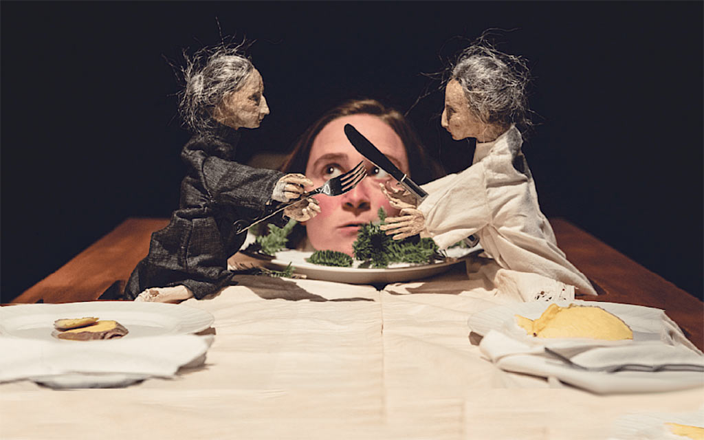 Les veuves parallèles de Claudine Rivest Un spectacle émouvant de marionnettes pour tous les publics