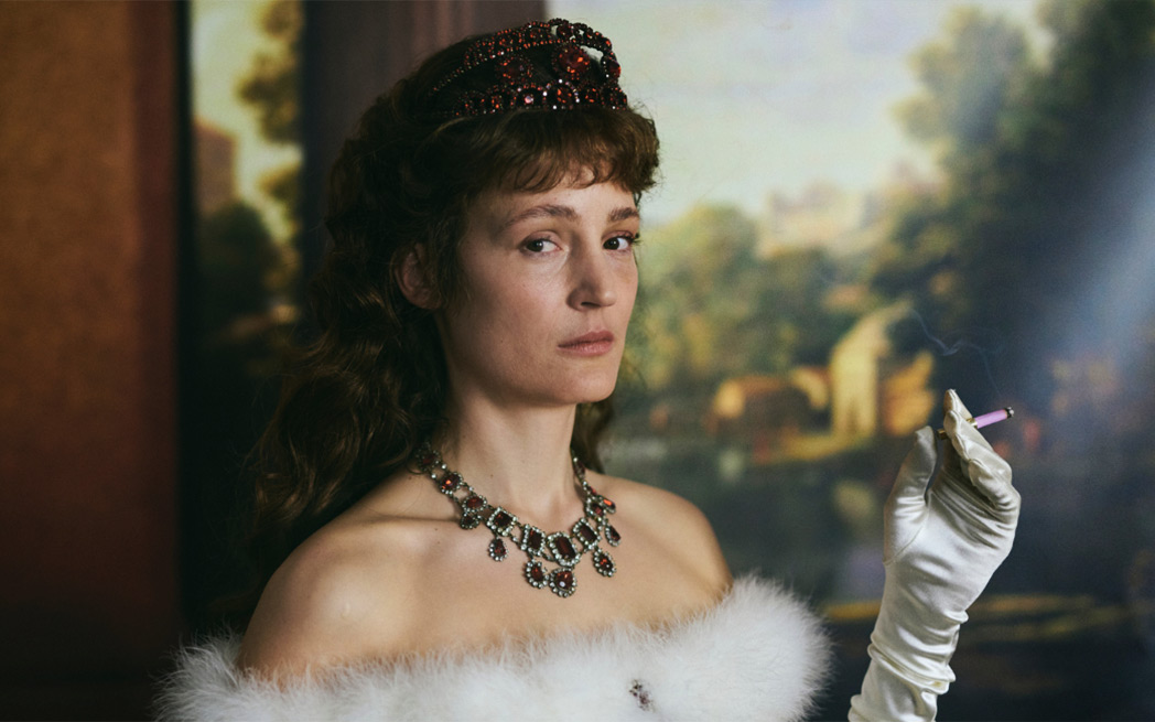 Vicky Krieps Corsage