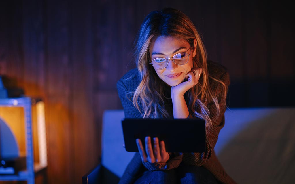 Woman reading  WestmountMag's 10 most read articles in 2024